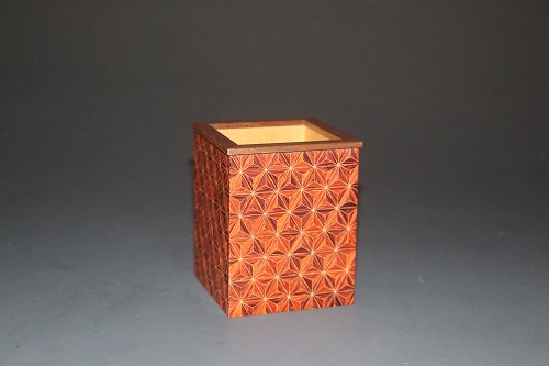 箱根寄木細工　ペン立て　赤麻の葉